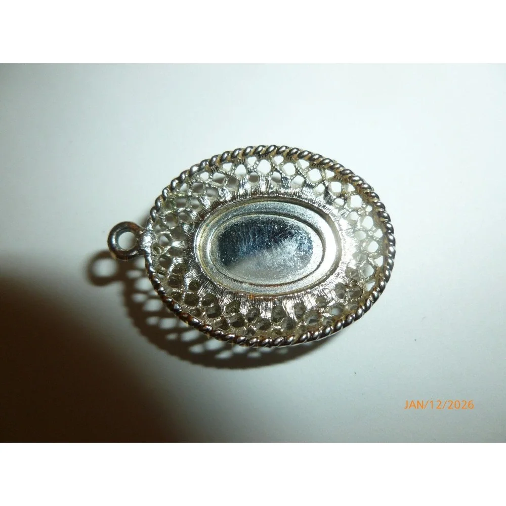 Vintage Silver Tone Filigree Oval Cameo Pendant Left Facing Female Profile Charm